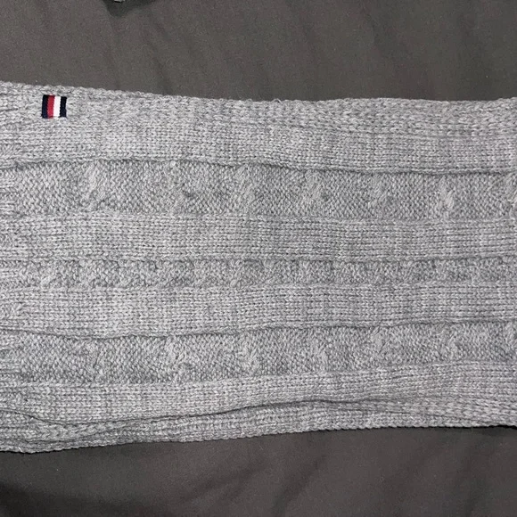 Tommy Hilfiger hat and scarf set - Picture 3 of 3